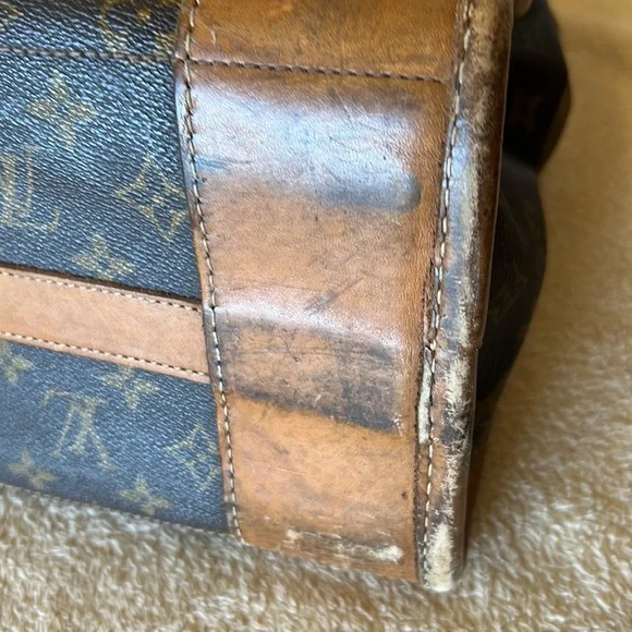 Louis Vuitton Travel Bag. - Picture 8 of 12